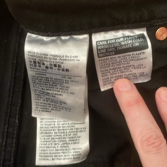 Levi’s black ribcage Jean shorts - Picture 5 of 5